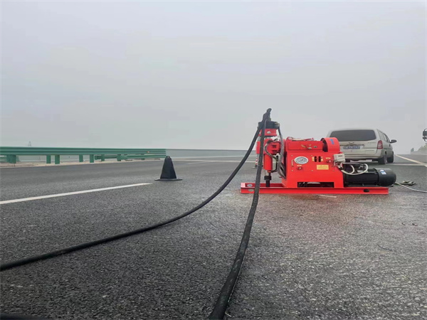 渭城马路路基路面开裂下沉注浆加固灌浆